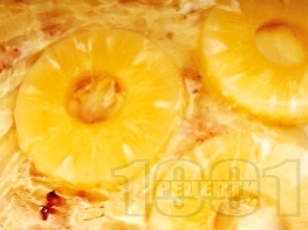 Домашна бисквитена торта с нишестен крем ванилия, ананас от консерва и ром - снимка на рецептата